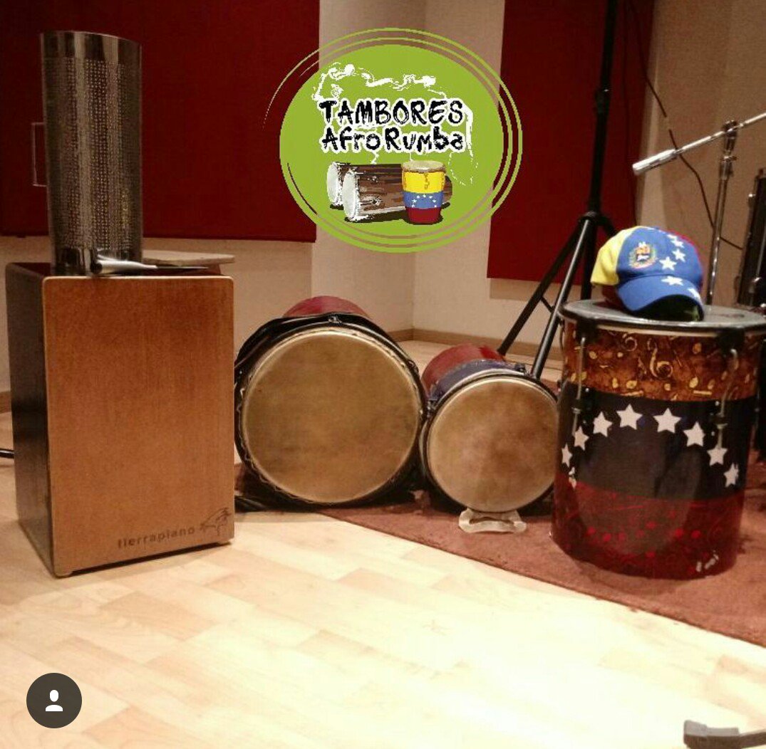 Accesoradiook's tweet photo. Mañana en #Accesoilimitado se acerca la Navidad con los postres de Mecha de la Vega y bailaremos con los tambores costeños de #Afrorumba ¡Imperdible! Los esperamos a las 4 pm por https://t.co/gqxc8Y8OEd 😃💃👏📻 https://t.co/hVZxXd5Ilu