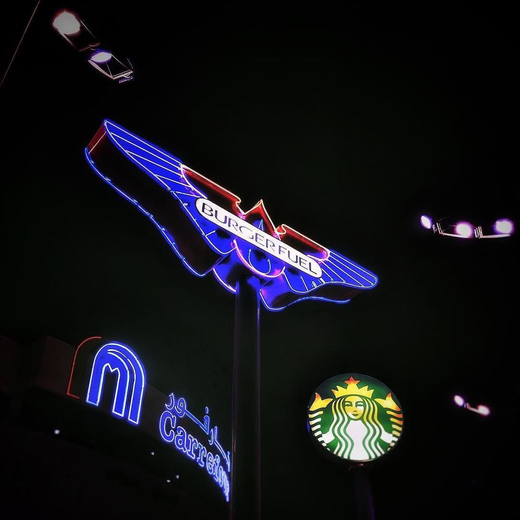 CasualLex's tweet photo. The brand is looking good in #Saudi, not often we get to go bigger than #Starbucks in a logo war. #BurgerFuel #Neon #Desert # https://t.co/SPJ1AgNh1S https://t.co/44lA0zYlPs