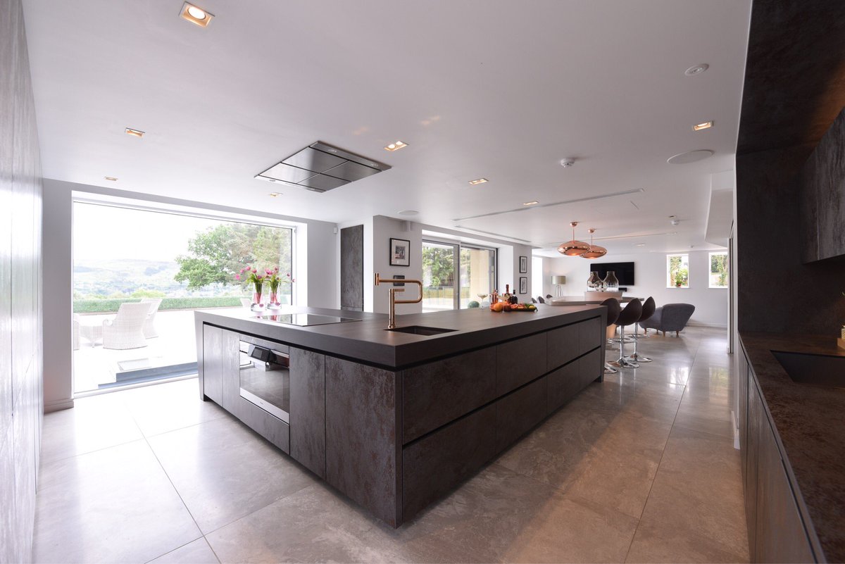DBKitchens's tweet photo. Here are some photos of our @designerKBaward #winningkitchen #ultimateluxurykitchen
Great event and lovely to meet the wonderful @ClaudiaWinkle #kitchendesign #awardwinningdesign #ceramickitchen @Miele_GB @Dekton #borea https://t.co/WDgaK52G0i