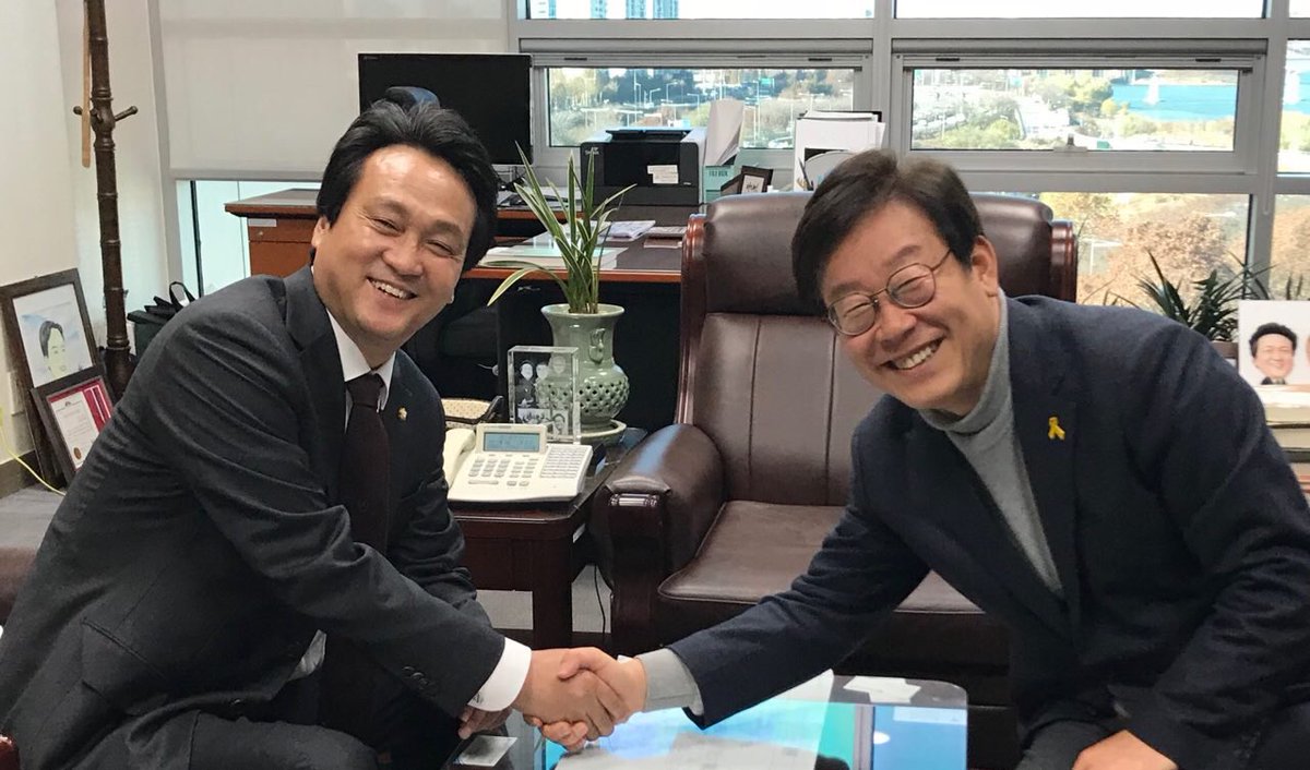 Jaemyung_Lee's tweet image. 최순실 재산환수에 목숨 걸고(?)계신 안민석 의원님..힘 내시라고 격려 좀 해주세요^^