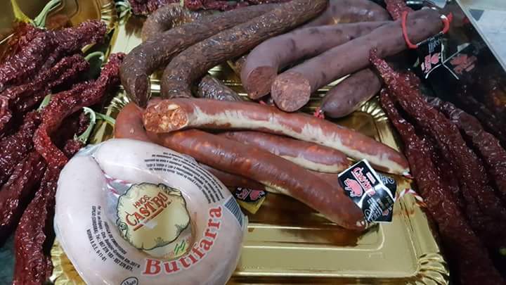 CastroEmbutidos's tweet photo. Hoy  no nos sumaremos al Black Friday, nos sumamos a la #calidad y al #buenhacer a un precio de #lujo, ven y consulta nuestras ofertas de #findesemana!!
Qué prefieres? #calidad o #precio o #ambas cosas??
@CordobaShops @MencantaCordoba 
@YayoCastroYepez https://t.co/r0G4uwcTkk