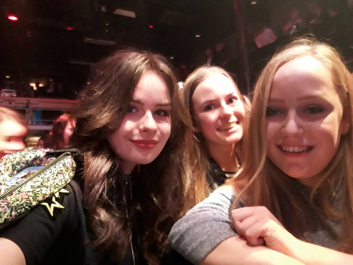 xmerelb's tweet photo. Genoten van de xiteawards gister ❤️🎉 #XA17 https://t.co/lr0BY3DeN0