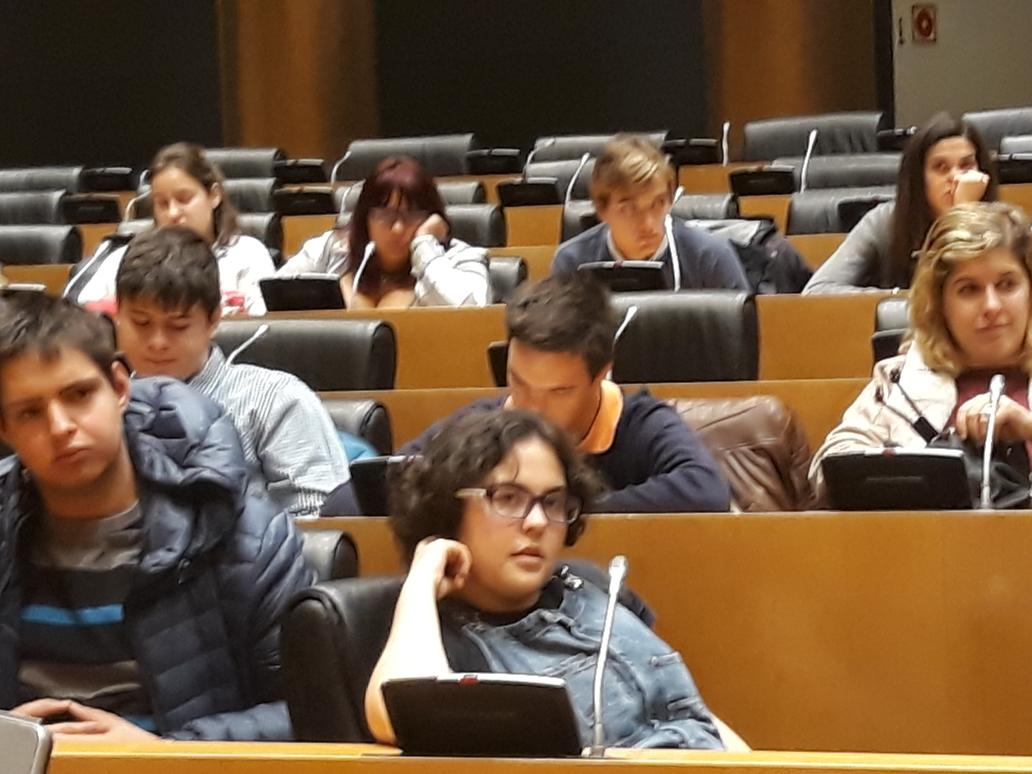 201411552Pedro's tweet photo. los alumno de #tendemos#educaremos visitamos@congreso-es@inigoalli@upcomillas https://t.co/MM8qcWjbTg