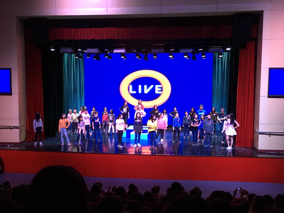 MadForMaple's tweet photo. The #Stagecats are knocking out of the park so far! Great show! @CISBeijing #myCISB https://t.co/vPdAmEtm8u