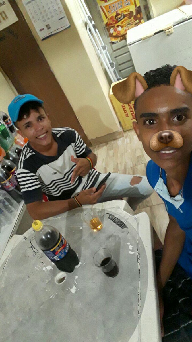 Italo2ofc's tweet photo. Noiz😍😍 #embrazando😂😂 https://t.co/FwNONEkIhs