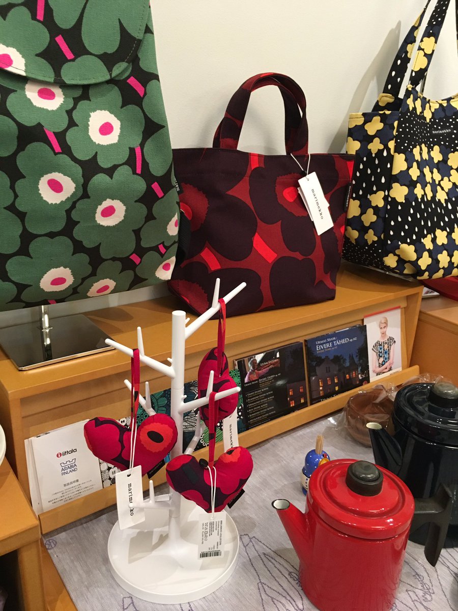 散歩堂 Na Twitteru 電気ブランのお店から流れたのは荻窪すずらん通りにオープンしたフィンランドカフェ Kielotie ホワイトウッドを基調とした店内にフィンランド雑貨が並び フィンランドインターネットラジオからクリスマスソングが流れる店内で至福を感じる初冬の