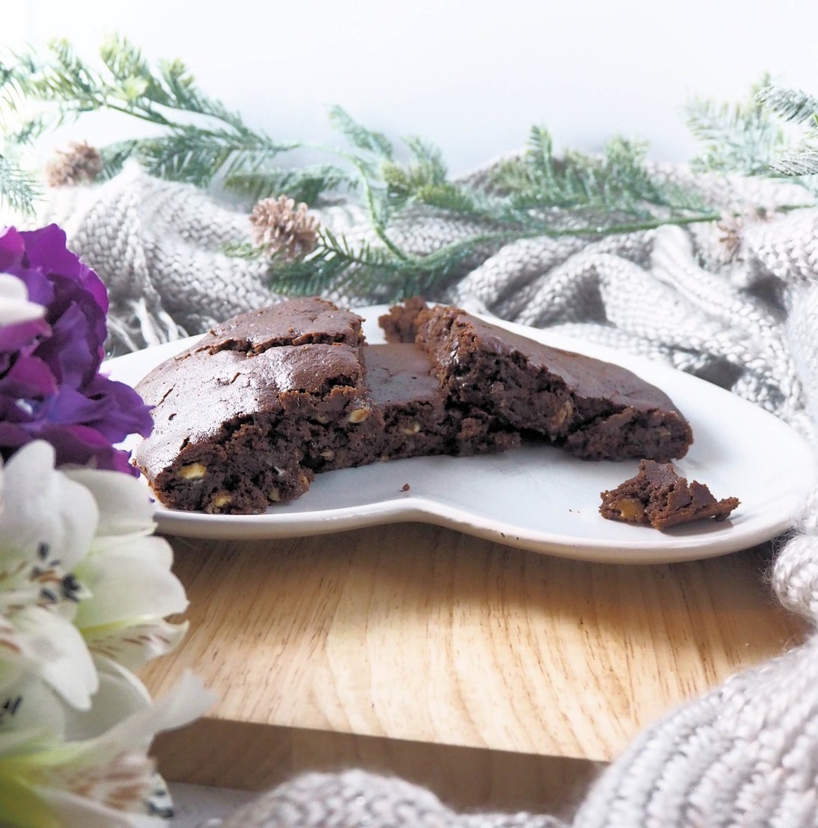 acurvyvegan's tweet photo. The easiest brownie recipe you need in your life! https://t.co/sVmlqoaBhk #thegirlgang #lbloggers #blogginggals #fblchat #bloggerationchat https://t.co/2BD8JOXlOE