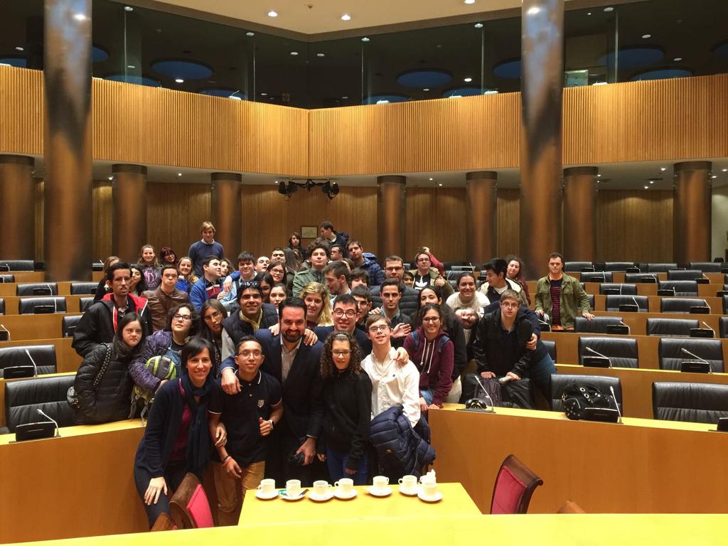 ManuelBlzquez1's tweet photo. Los alumnos de #Tecnodemos y #Educademos de la @UCOMILLAS  fuimos al @Congreso_es y conocimos a @inigoalli. nos cayó muy bien https://t.co/IGGgZC95DG