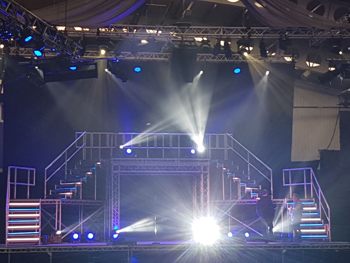 AllanJay101's tweet photo. Tech rehearsals for #Newyorknewyork with @PlanBProdsLtd @JDParties at @AintreeRaces 

Lets get this show up n running .... https://t.co/2gn0IzPUsf