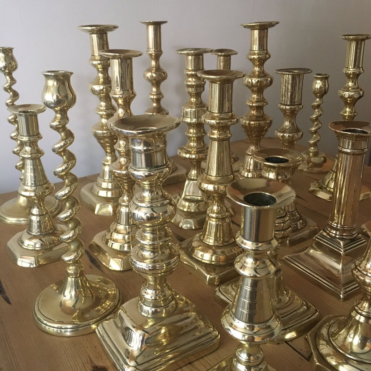 MarchHareFloral's tweet photo. Make your event truly bespoke with our gorgeous vintage brass candlesticks #vintagestyle #vintage #weddings #events #eventflorist #cotswolds #cotswoldsweddingflorist #styling #props #cotswoldwedding #warwickshirewedding #oxfordshirewedding #luxury #style https://t.co/YqplzHxlPp