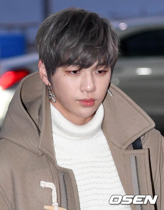 171124 
ICN 인천공항 출국 #강다니엘 #워너원 
오버핏떡코 슈퍼그뤠잇👍🏻

#엠넷 #공항패션 #더블코트