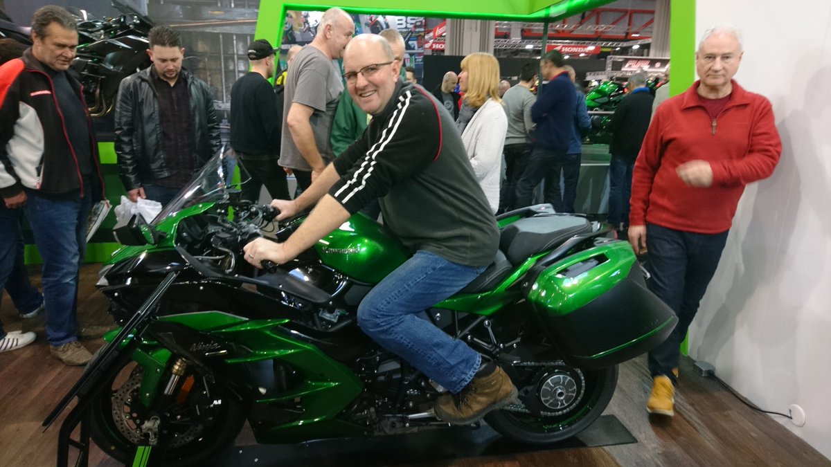 satzoomer's tweet photo. #kawacamera I like this but I do prefer the zzr1400 https://t.co/CZRT4ewVPc