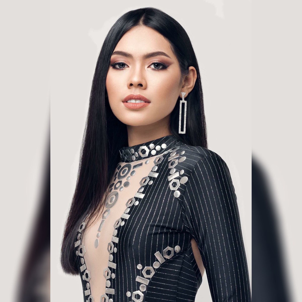 Ahkirin1's tweet photo. #MissUniverse #Cambodia https://t.co/QDTcv35e3X