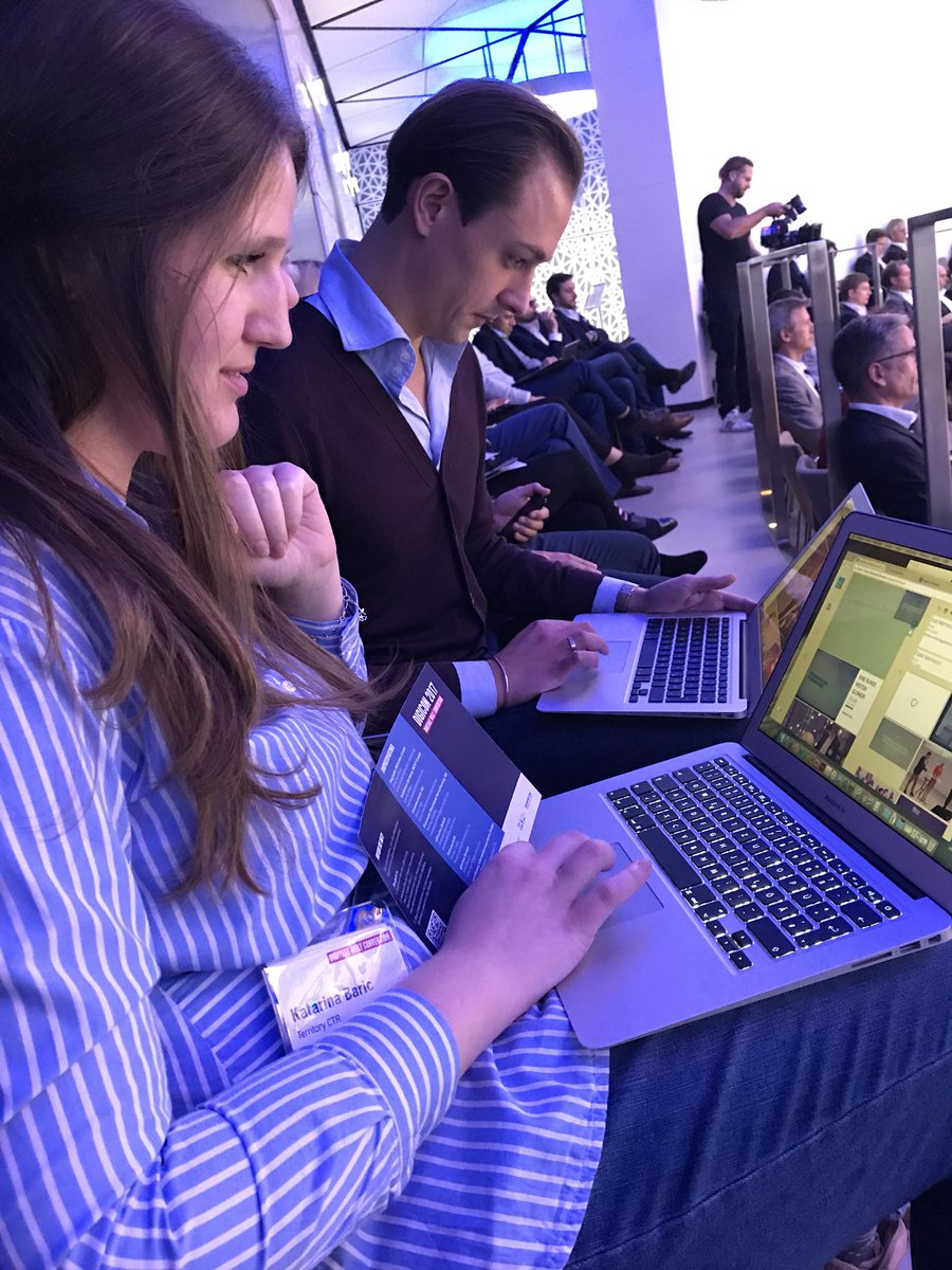 SoldaAleksandra's tweet photo. Die Blogger von Territory in Aktion  https://t.co/9WXdc6QRGz   #digicon2017 @_florianseverin @katibaric https://t.co/M5xv3G8uy1