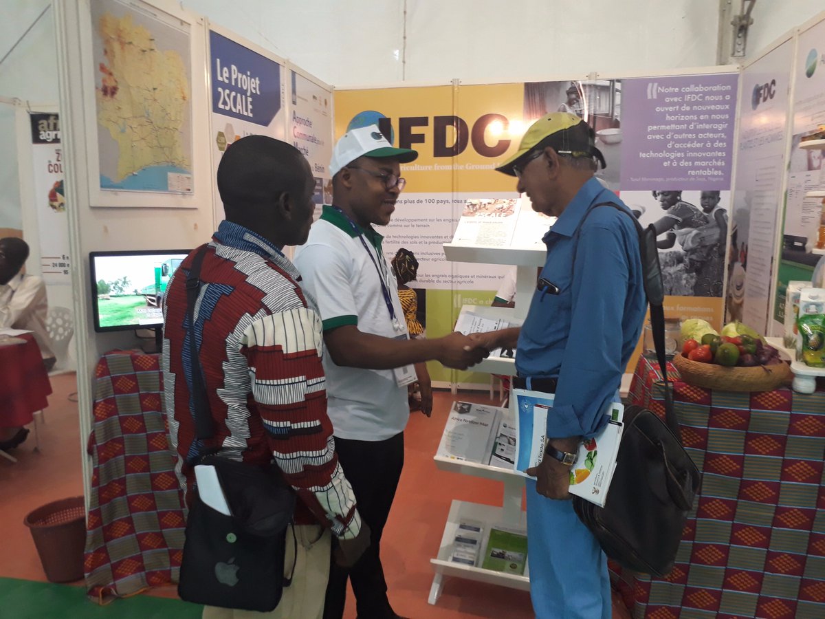 USAIDC4CP's tweet photo. @IFDCnews has marshalled the #KNOWLEDGE #skills and #energies of its personnel in #WestAfrica to tell the @IFDCnews #SuccessStory at the ongoing @SARA_Abidjan.
https://t.co/sa0uF2KSxs …
#IFDCnews_SARA2017 #Civ225 #SARA2017 @AfricFertilizer @BoPInc @ICRAedu #Abidjan #CIV225 #civ https://t.co/LY5hZOfU1L