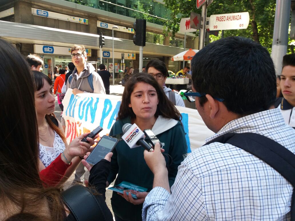 floresofran's tweet photo. No creemos en un prófugo de la justicia, no creemos en delincuentes.
Votaremos por derechos sociales,votaremos por la educación pública #CONESContraPiñera https://t.co/serSvVoVP2