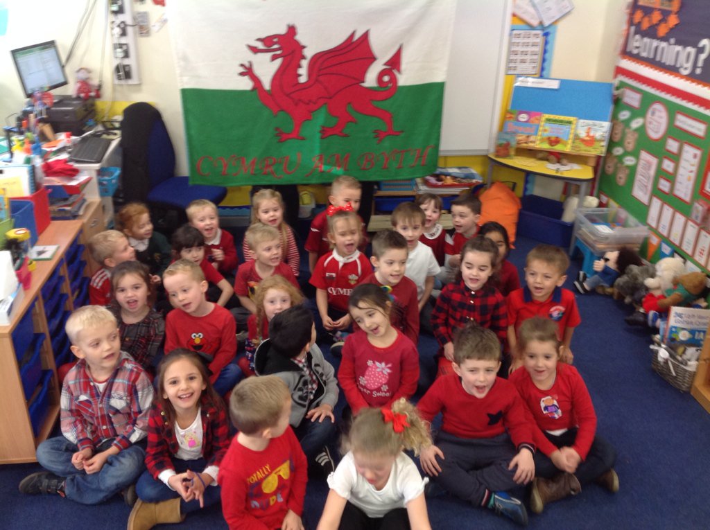PenllergaerP's tweet photo. Dydd Shwmae heddiw! Pawb yn hapus ac yn mwynhau ein hunain #ppsrec #ppscym https://t.co/spAIc9NQR2