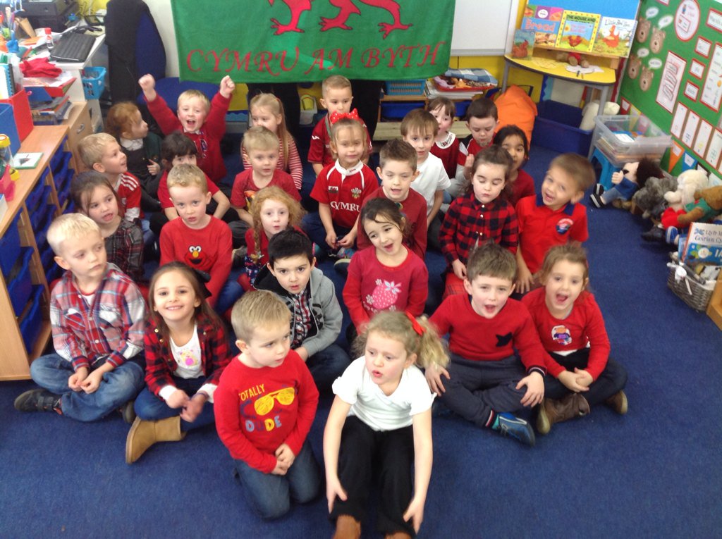 PenllergaerP's tweet photo. Dydd Shwmae heddiw! Pawb yn hapus ac yn mwynhau ein hunain #ppsrec #ppscym https://t.co/spAIc9NQR2