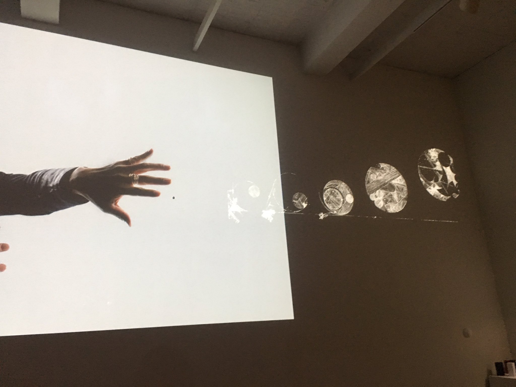 湯野川広美 高津 央 コウヅ ナカバ さんのアートジュエリーブランド Gravity の展覧会に行って参りました ジン時代にジャケやロゴで大変お世話になった高津さん 先日の渋谷ｏ Westワンマンにも遊びに来てくれました 相変わらずハイセンスで素敵