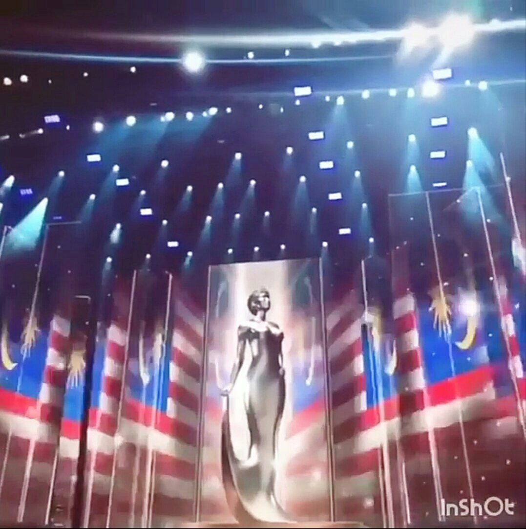 afiqafif3's tweet photo. adakah anda ingin melihat bendera malaysia di screen besar di pentas MU?? so, jom RT bnyak² #MissUniverse #Malaysia https://t.co/0x14v87ONV