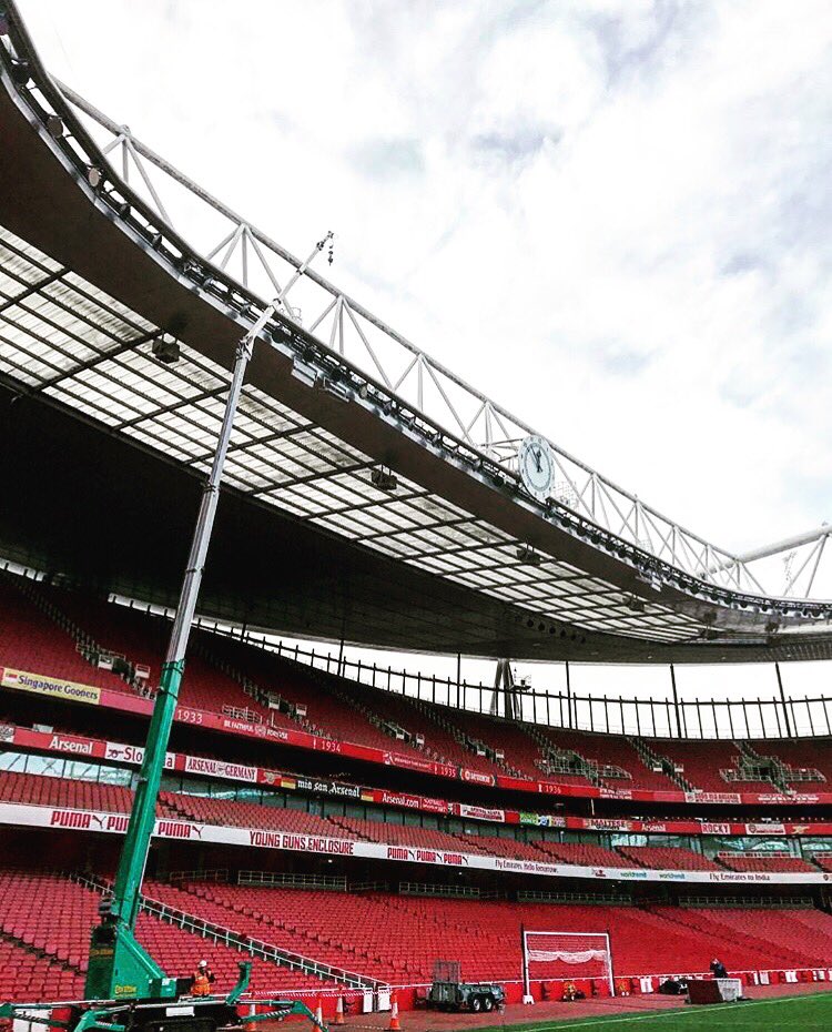 CityLifting's tweet photo. Our #Boecker RK36-2400 #lifting at #arsenalfc today!! 🔴⚽️🙌
#TeamCityLifting #citylifting #arsenal #football #gooners #crane #minicrane #cranes #cranepic #cranegame #cranesinthesky #cranelove #craneoperator #mobilecrane https://t.co/5iK8Q6WhZW