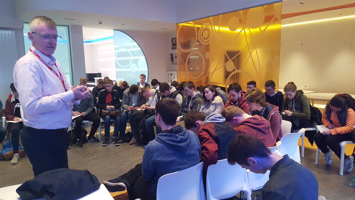 MuckiancSrc's tweet photo. Many thanks to Pete OCallaghan who gave our second year PBL students an excellent talk on his extensive knowledge  of IT project management https://t.co/Pc8ZmUH5JZ