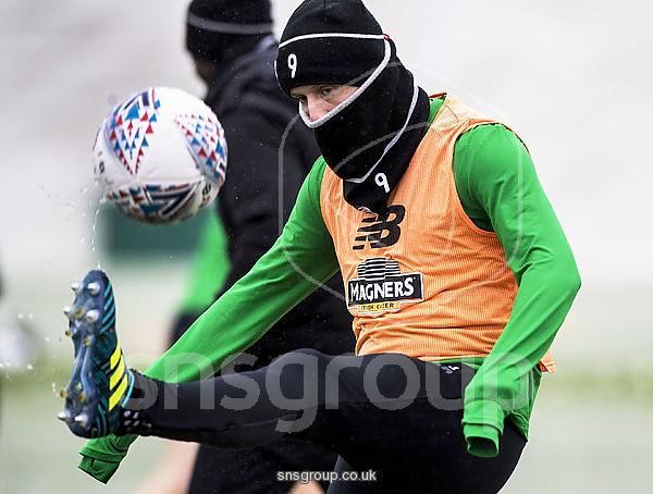 LilZe8's tweet photo. Everyone wrapped up for the baltic conditions apart from KT who wants a snowball fight. Some boy.🤟 @kierantierney1 https://t.co/Gosg9DtEF4