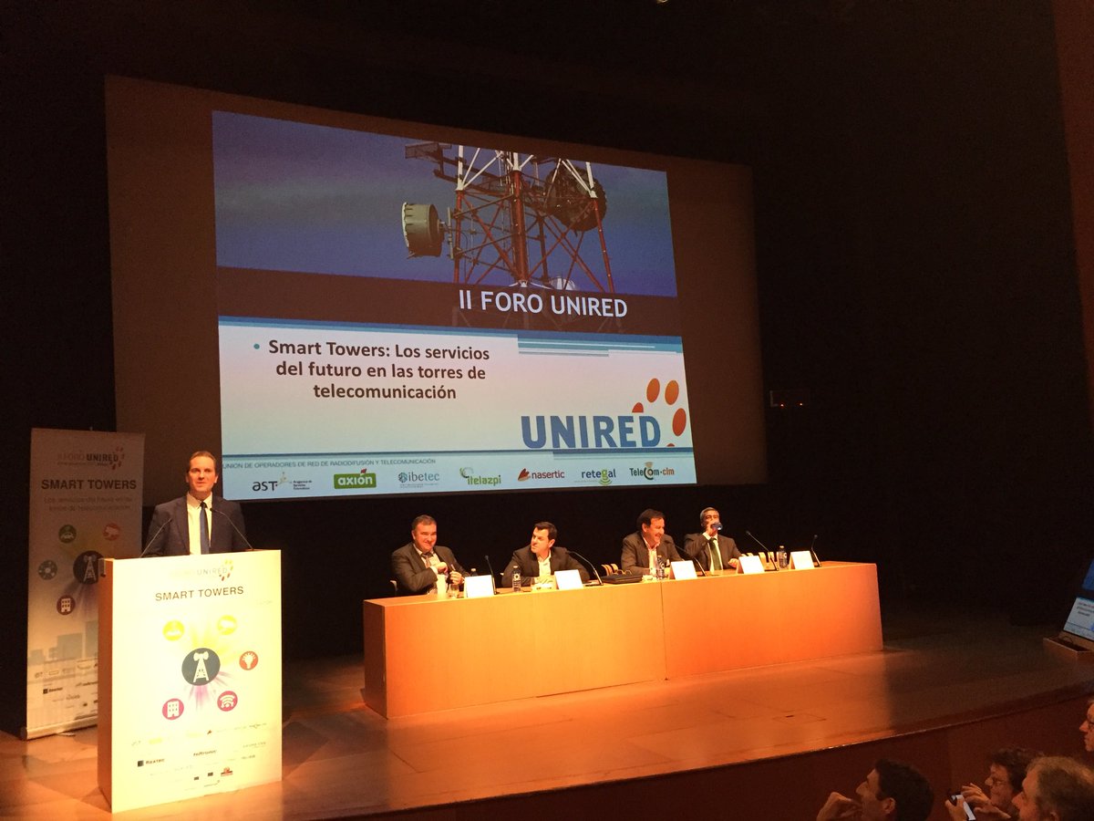 NASERTIC's tweet photo. Iñaki Pinillos, nuestro director gerente, representando a @UNIREDasoc , detallando servicios, tecnologías y aplicaciones de las #SmartTowers en #IIForoUNIRED en #Bilbao https://t.co/ETCdC2VsTU