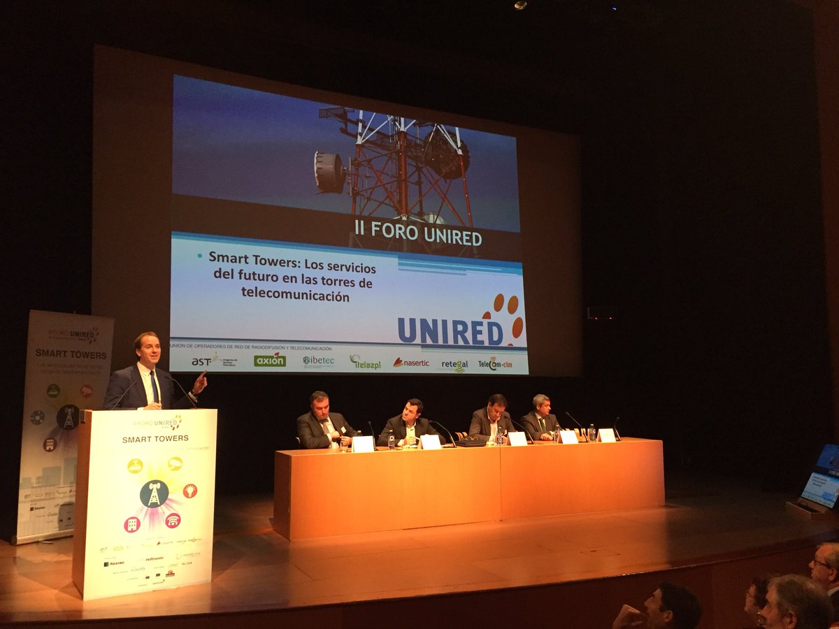 NASERTIC's tweet photo. Iñaki Pinillos, nuestro director gerente, representando a @UNIREDasoc , detallando servicios, tecnologías y aplicaciones de las #SmartTowers en #IIForoUNIRED en #Bilbao https://t.co/ETCdC2VsTU