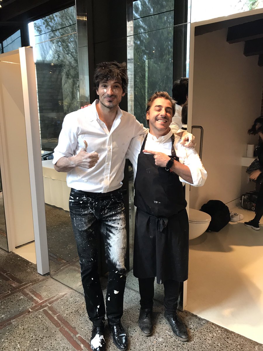 andresvelencoso's tweet photo. Se me ha complicado un poco con los postres. Verdad @jordirocasan ? https://t.co/H9UtowGxgO