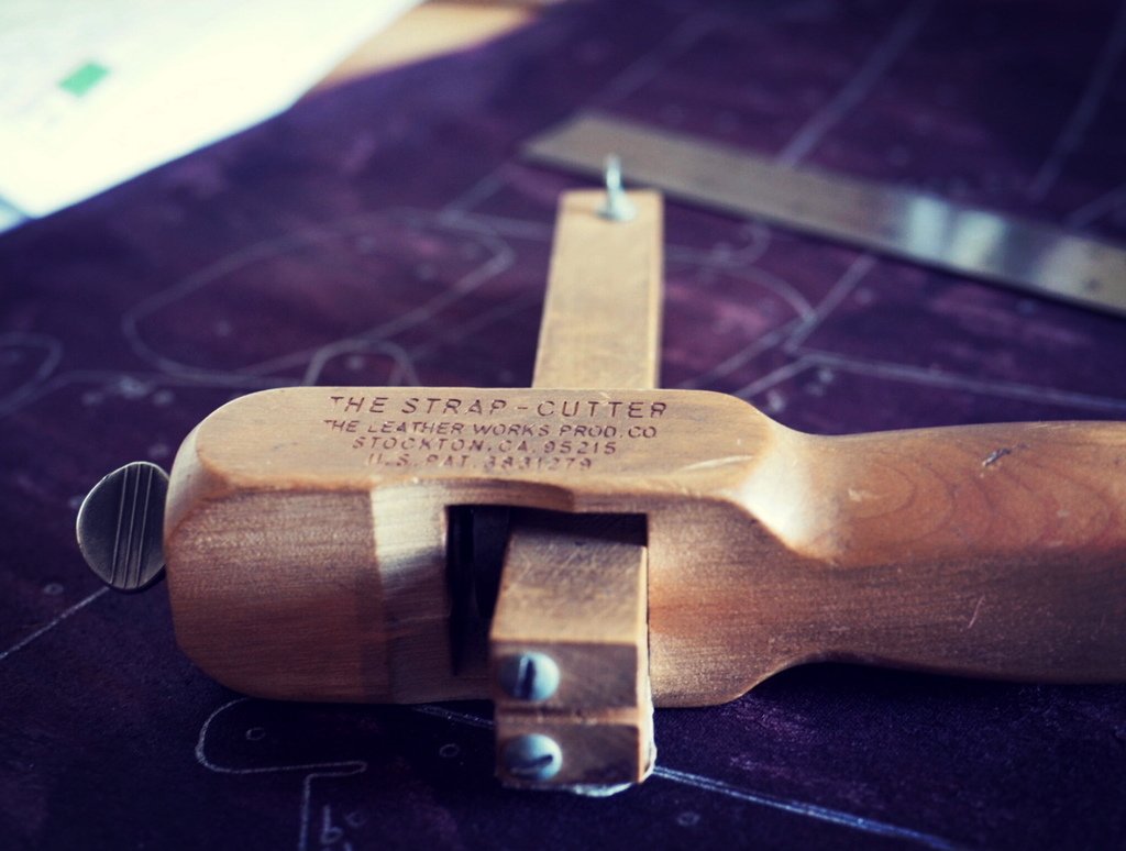 UnaBurkeLeather's tweet photo. My most loyal team member. Well used, well loved and on the go for ten years now. 
#LeatherworkersofInstagram #Leatherworker #Leatherwork #DIY #Handtools #Handtool #Handcraft #Vegetan #VegetableTanned #VegetableTannedLeather #DesignerMaker #Craft #Crafte… https://t.co/HPVECeQlE7 https://t.co/vVSJnzqiHG