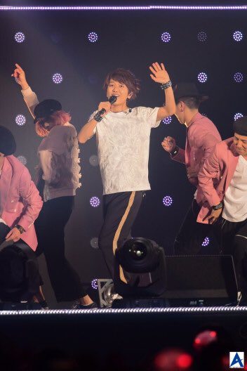 _twentyfour_aaa's tweet photo. TGMらへんの写真整理してたんですけどこれだけは削除できなかった…
じわじわくるやつやで… https://t.co/Y3zFFNi7sE