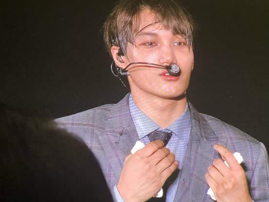 FaktaEXO_ID's tweet photo. 171124 - #TheElyxion D-1

KAI menangis saat sesi Ment karena dia mengatakan dia melakukan kesalahan saat solo stagenya (dance) padahal dia sudah mempersiapkannya, dia kecewa sehingga menangis. #FaktaEXO https://t.co/dxJmgdFVOB