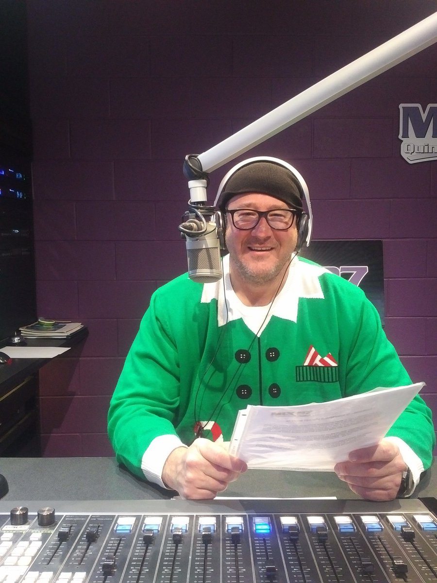 SeanKelly97's tweet photo. #FestiveFriday in #Studio97 @MIX97radio @OrlenaCain @Alana_Cameron ...30 days til Christmas! https://t.co/BxrPHPP166