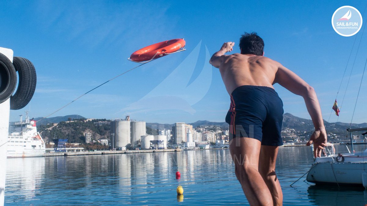 Sail_and_Fun's tweet photo. Los días acompañan en #Málaga y el buen tiempo 🌞 es de agradecer cuando se trata de realizar prácticas de #Supervivencia en alta mar ⭕️🌊 #STCW95 #Náutica #Trabajar #Buques #Barcos #Cruceros #Academias #Andalucía https://t.co/71HLAm1z2y