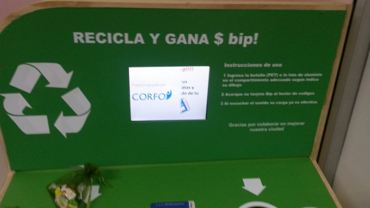 Corfo's tweet photo. Demo Day proyectos Smart City de los cursos Diseño e Innovación en la Ciudad ejecutados por @FablabSantiago con apoyo de las #BecasCapitalHumano de #Corfo https://t.co/yXTbxABmoj