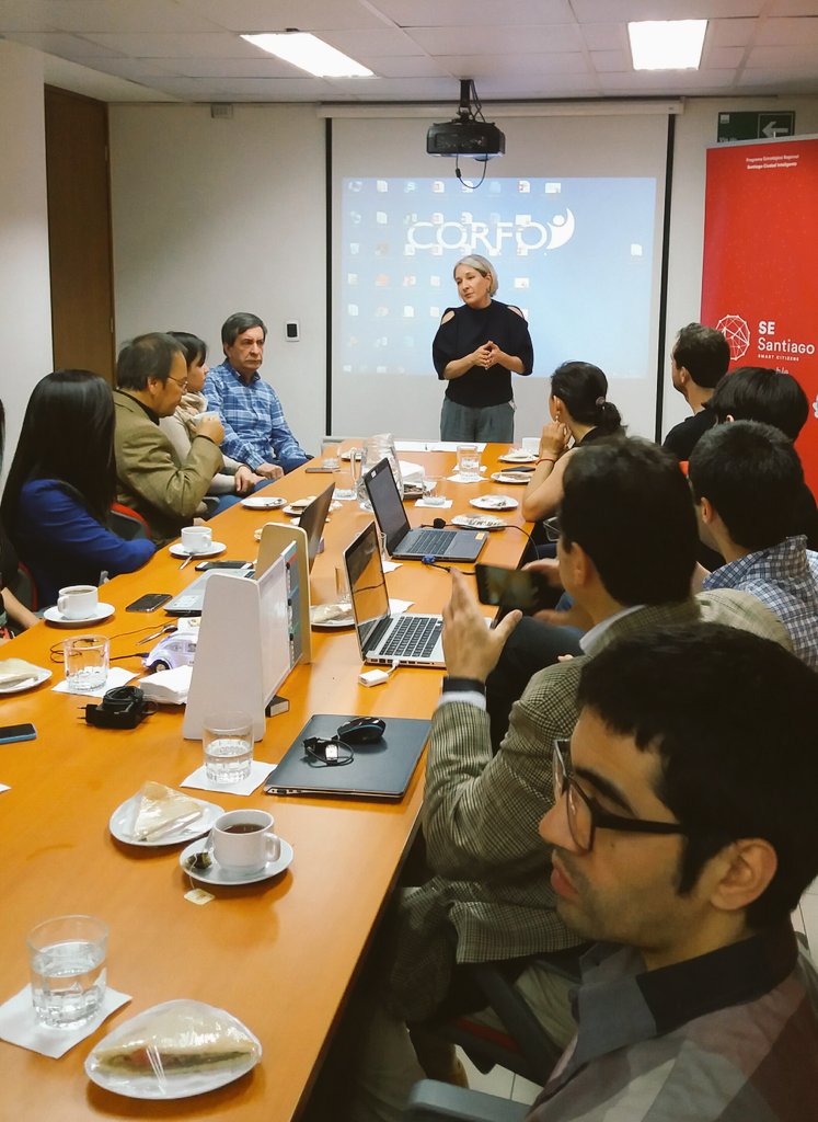 SeSantiagoCL's tweet photo. En este instante, un grupo de proyectos del Curso Diseño e Innovación en la Ciudad, ejecutado por @FablabSantiago muestran sus propuestas de ciudad en el #DemoDay https://t.co/mbQ0jGUXub