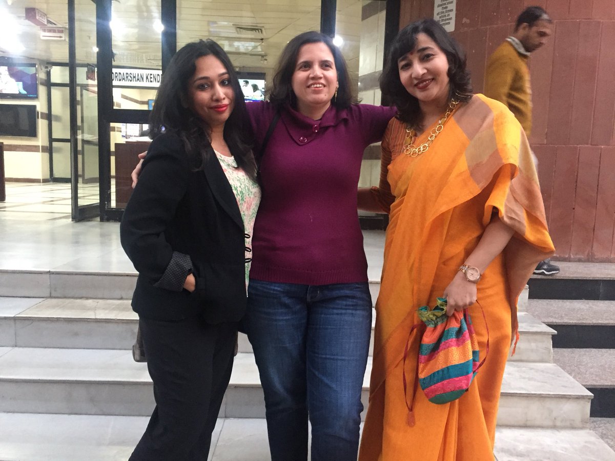 Some fun and gyaan time with <a href="/UpasanaTaku/">Upasana Taku</a> <a href="/MobiKwik/">MobiKwik</a> Vasavi <a href="/FICCIFLO/">FLO-FICCI Women's Chamber of Commerce</a> at <a href="/DDNewsLive/">DD News</a> #GES