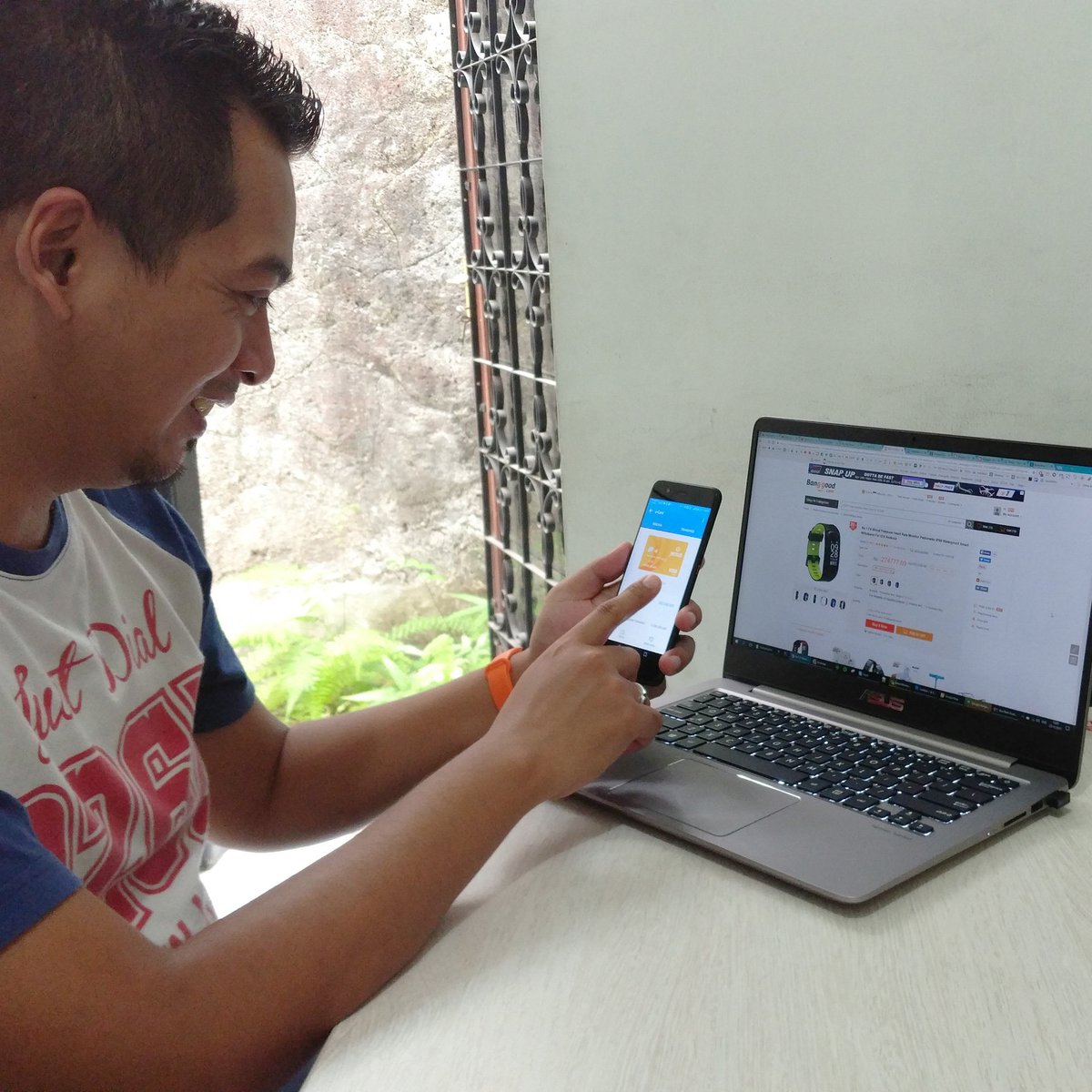 GontaGantiHaPe's tweet photo. Kabar gembira nih buat yang selama ini pengen belanja di e-commerce luar negeri, @JeniusConnect ini bisa dipake di form pembayaran kartu kredit
Download aplikasinya di https://t.co/Kc1Y8epqFV atau datang ke booth Jenius, semalam saya lihat di PVJ ada! #HiJeniusBDG https://t.co/LkJDNZyT5A