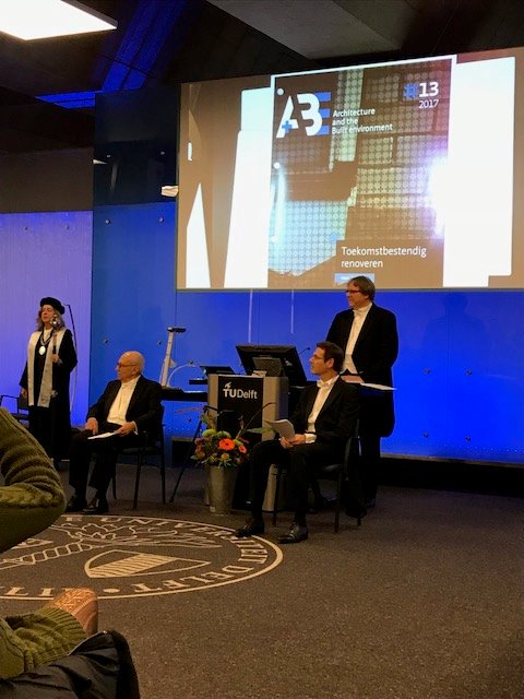 DeVariabele's tweet image. We feliciteren doctor Henk Brinksma met het succesvol verdedigen van zijn proefschrift #ToekomstbestendigRenoveren