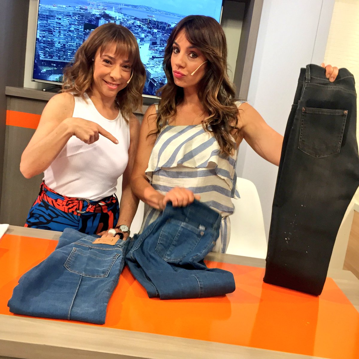 SoleOrtega_Uy's tweet photo. El jean perfecto ahora con nuestra asesora @debbiegoldfarb en @Buendiauruguay https://t.co/NlrZ7l5XsK