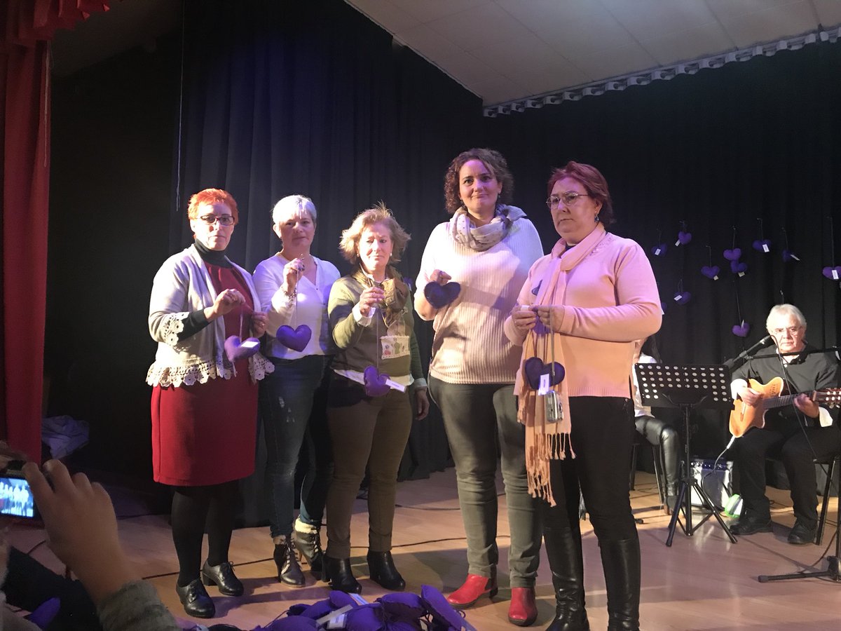 agudiezpiornal's tweet photo. Proyecto “Adiós Corazones” en recuerdo de las víctimas de la Violencia Machista. Unidos el #ValldelJerte y #ValledeAmbroz, gran trabajo!! https://t.co/dT67VDQrE8