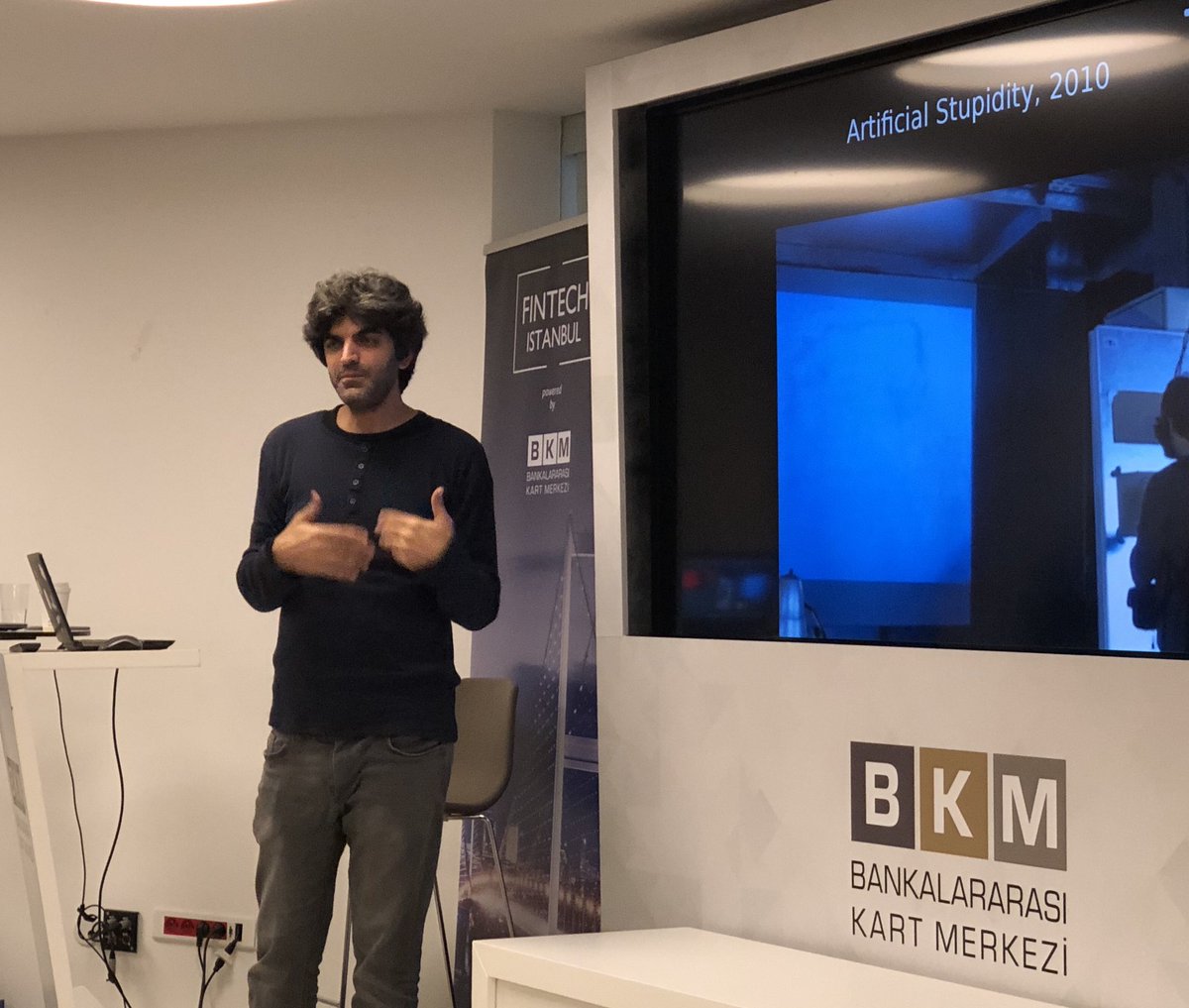 #BKM Cuma Konuşmaları 🎤 

Misafirimiz <a href="/bagerakbay/">Bager Akbay</a> sanat 🎭 ile teknoloji ilişkisini anlatıyor... 

<a href="/Iskele47/">iskele47</a>