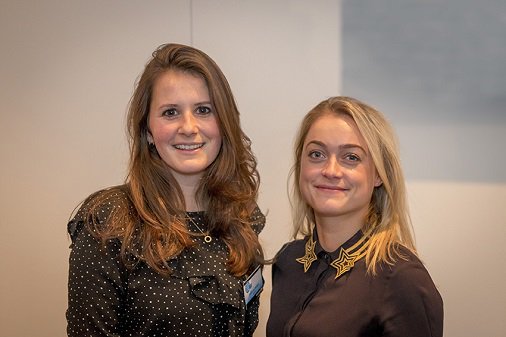 Kantar_NL's tweet photo. Collega's @JudithBokkel en @Eva_Hollander gisteren gemist op #dimday17? Lees de 6 trends uit Connected Life na via de gratis download: https://t.co/DkTIQaZB8e https://t.co/cneymsvpEc