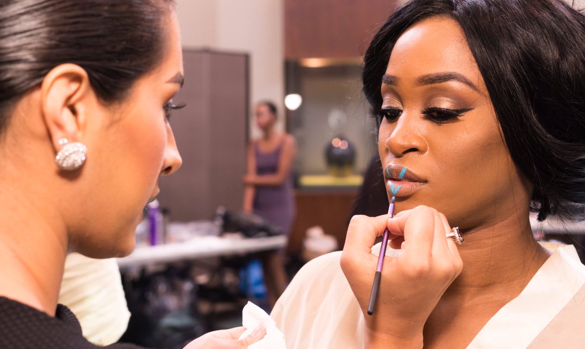 NeveenDominic's tweet photo. Our platform artist and #toronto manager @glambydiba did an awesome job with this look for fashion designer @znakdesigns during @africanfashionweek. Photo credit: @brian.alex.tdot #neveendominiccosmetics #neveendominicplatformartist #mua #tomua #torontomua #gta #hmua #makeupart https://t.co/0e8ieTiMLK