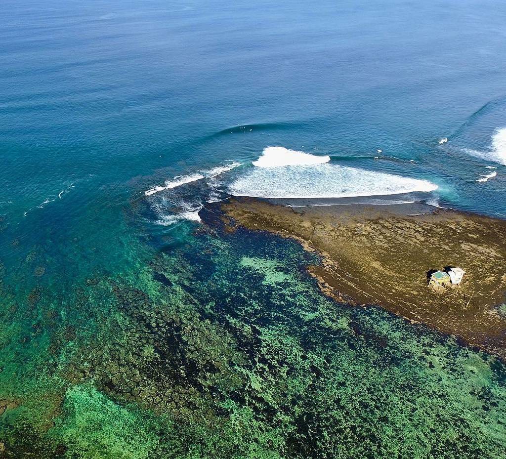 balisurfinfo's tweet photo. Great Arial view of Lakey Peak Sumbawa
Photo 📷 from @melri -  My perception of #perfection #lakeypeak #sumbawa @gooni_e #instadrone #dronestagram #droneoftheday #drones #dronesurf #goodtoepic #lineupoftheday #surfline #dji #phantom4 #mavic #spark #indo #indonesia https://t.co/jFqbDhTUzv