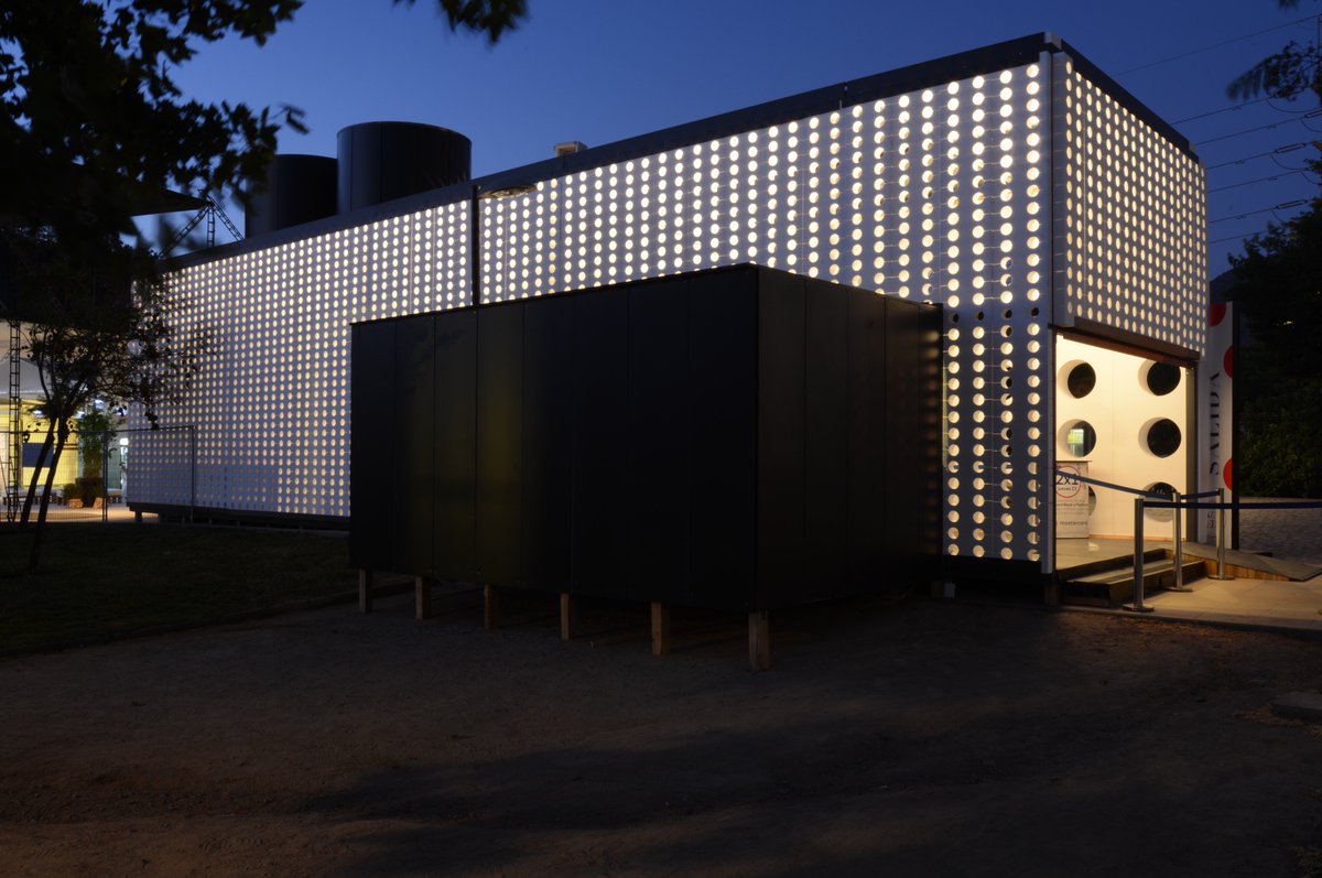 marcelo_sarovic's tweet photo. The Grater Pavilion, Nuevo Pabellón de Acceso Bazar ED, Parque Bicentenario, @sarovicplaut arquitectos, @marcelo_sarovic @jeannetteplaut  @prefab, @HDLatam @AislapolChile  estructura experimental prefabricada con módulos en aislapol y paneles Tile, Hunter Douglas https://t.co/Z5NANbPUip