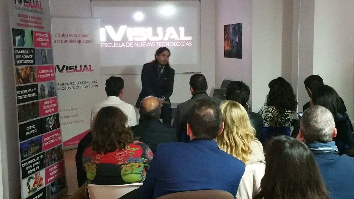 raulcarbajo's tweet photo. En @iVisualEstudios En casa de David Lorenzo. Seguid a esta gente. Están haciendo hoy lo que quieres que pase en 5 años. #Valladolid  @Iniciativasempr https://t.co/CllSjK5awT