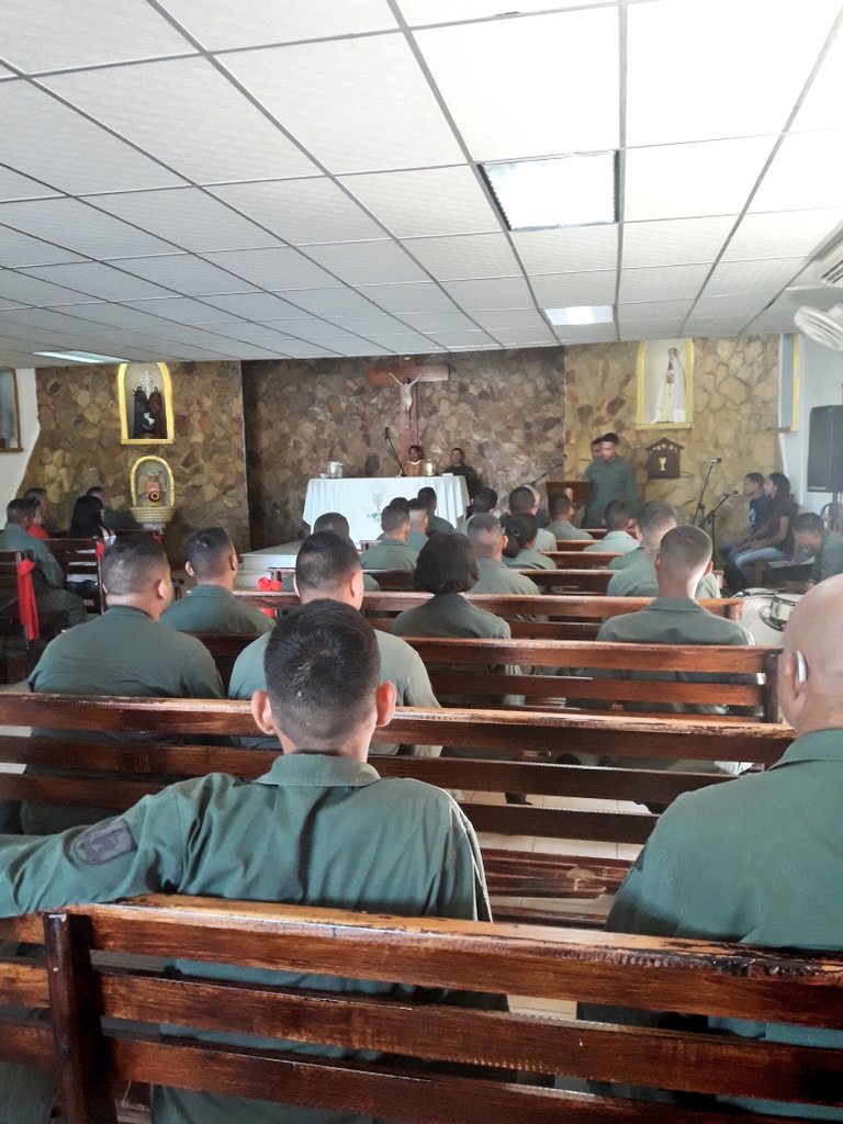 monagas_GNB51's tweet photo. #FANB #GNB #24Nov Iniciamos con Amor y Paz la Santa Eucaristía en el #CZGNB-51 Monagas, en presencia de todo el personal civil y militar integrantes a esta unidad superior. https://t.co/TrJjbHc2fZ