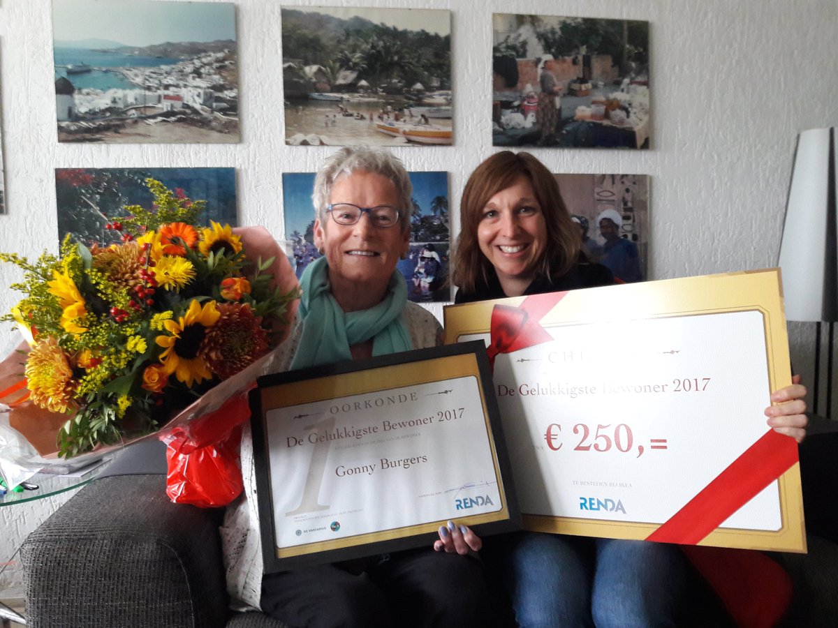 DeVariabele's tweet image. Met een dagje vertraging, maar vandaag zijn de felicitaties van @rendatweet en @TalisTweet overgebracht bij Gonny #GelukkigsteBewoner